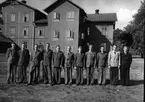 F6 Karlsborg 1941. Volontärer. Albumet är en del av en donation från Karl-Axel Hansson, Karlsborg. Förteckning över hela donationen finns i albumet samt som Word-dokument.