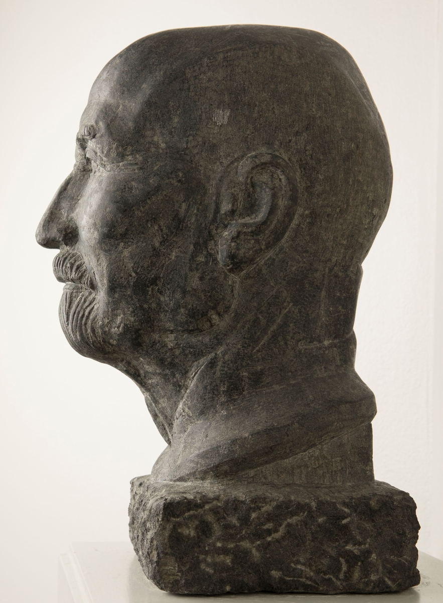 Ivar Tveiten [Byste]