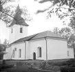 Tingstad kyrka kyrka 1941. Kyrkans ursprung är medeltida men har ombyggts i omgångar. År 1769 tillkom tornet och skeppets exteriör förändrades på 1860-talet. Vy från sydost.