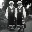 Kvinnor iförda folkdräkter på en hembygdsfest i Emmaboda 1940.