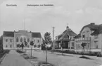 Vykort över Stationsgatan med Samskolan i Vetlanda.