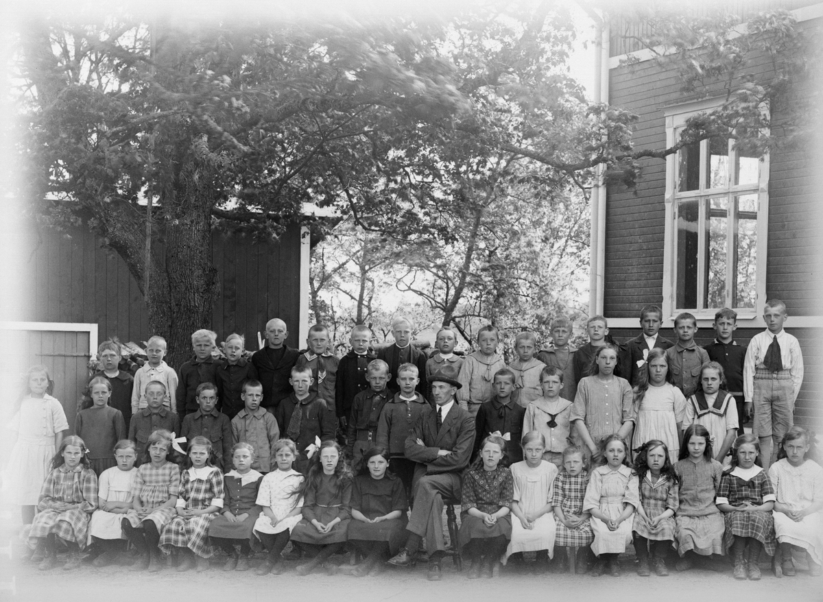 "Alvägers skolbarn i Fröslunda", Altuna socken, Uppland 1922