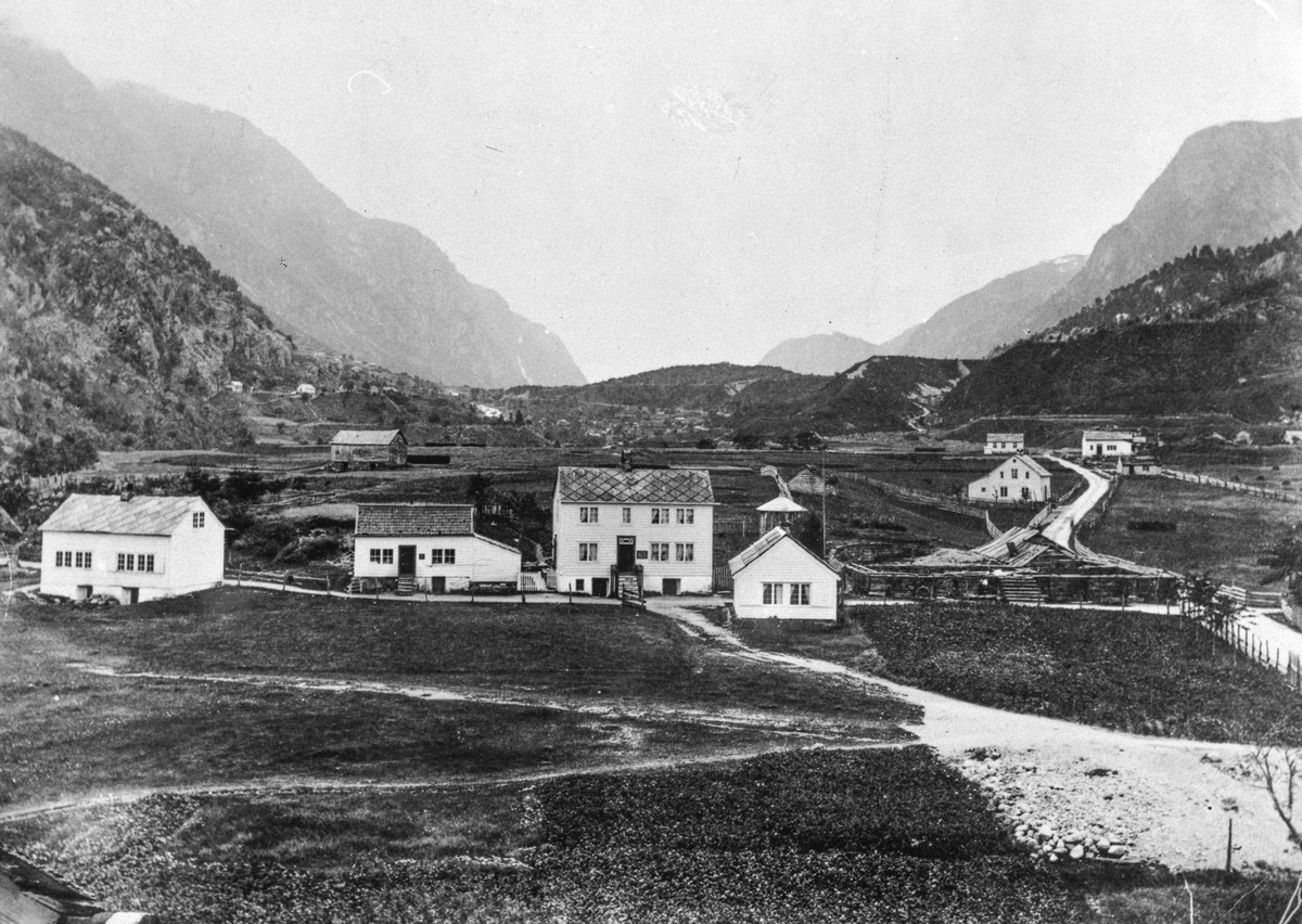Odda sentrum og Prestgarden før industriutbygginga. 