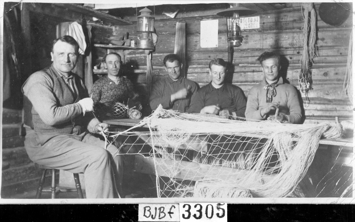 Garnbøting i rorbua "Tellemonhei" eller "Heia"