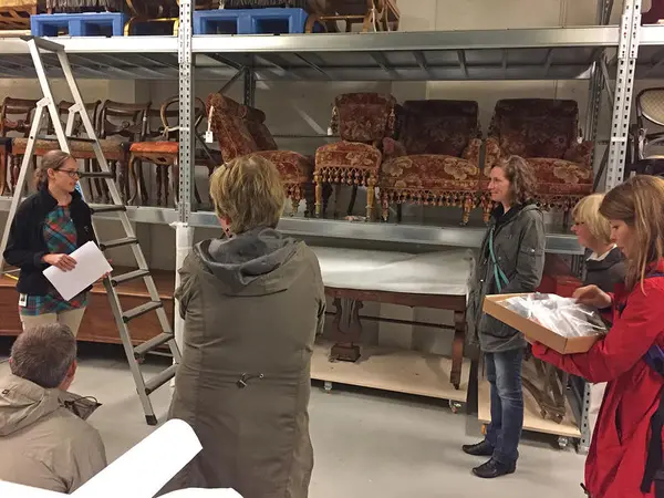 Forum for samlingforvaltning og Dokumentasjonsenhetens leder Espen Skjærbakken besøker MiST sine magasinlokaler på Dora i Trondheim.