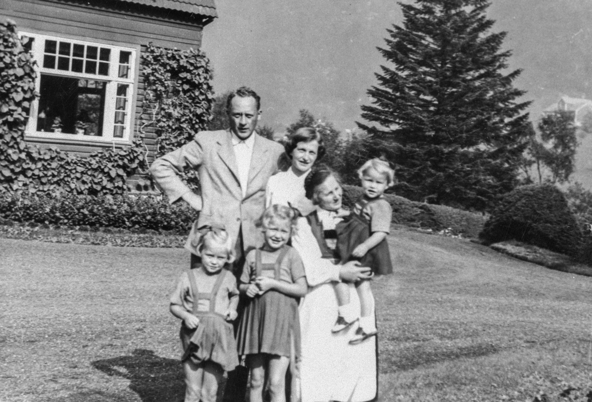 Familien Heilmann frå Moss på besøk i Brucehagen.
