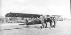 F6 Karlsborg 1946. Mektjänst på en Fi 156 Storch (S14). Lån från F3. Albumet är en del av en donation från Karl-Axel Hansson, Karlsborg. Förteckning över hela donationen finns i albumet samt som Word-dokument.