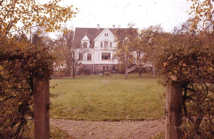 Villa Julius Larsson, kontor och utbildning.
