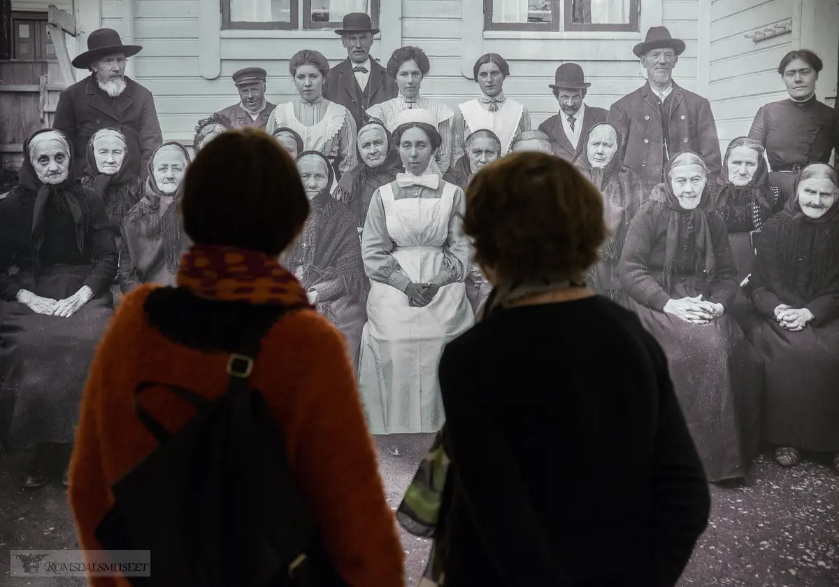 Åpning av Byjubileumsutstillingen på Romsdalsmuseet.