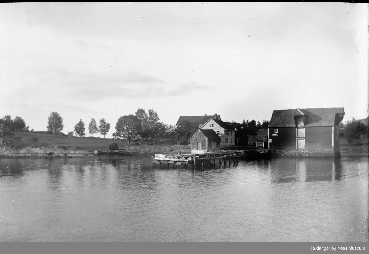 Gardstun ved sjøen, Terøen