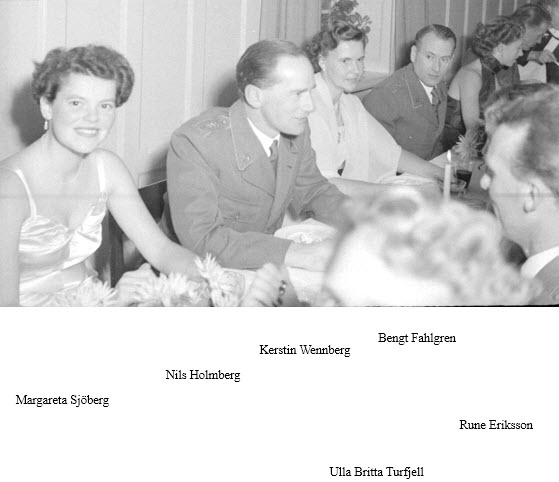 Årets höjdpunkt på mässen var den traditionstyngda Höstmiddagen med fruar.

Personer: Margareta Sjöberg, Nils Holmberg, Karin Wennberg, Bengt Fahlgren och Ulla Britta Turfjell.
Placering, se bild 2.