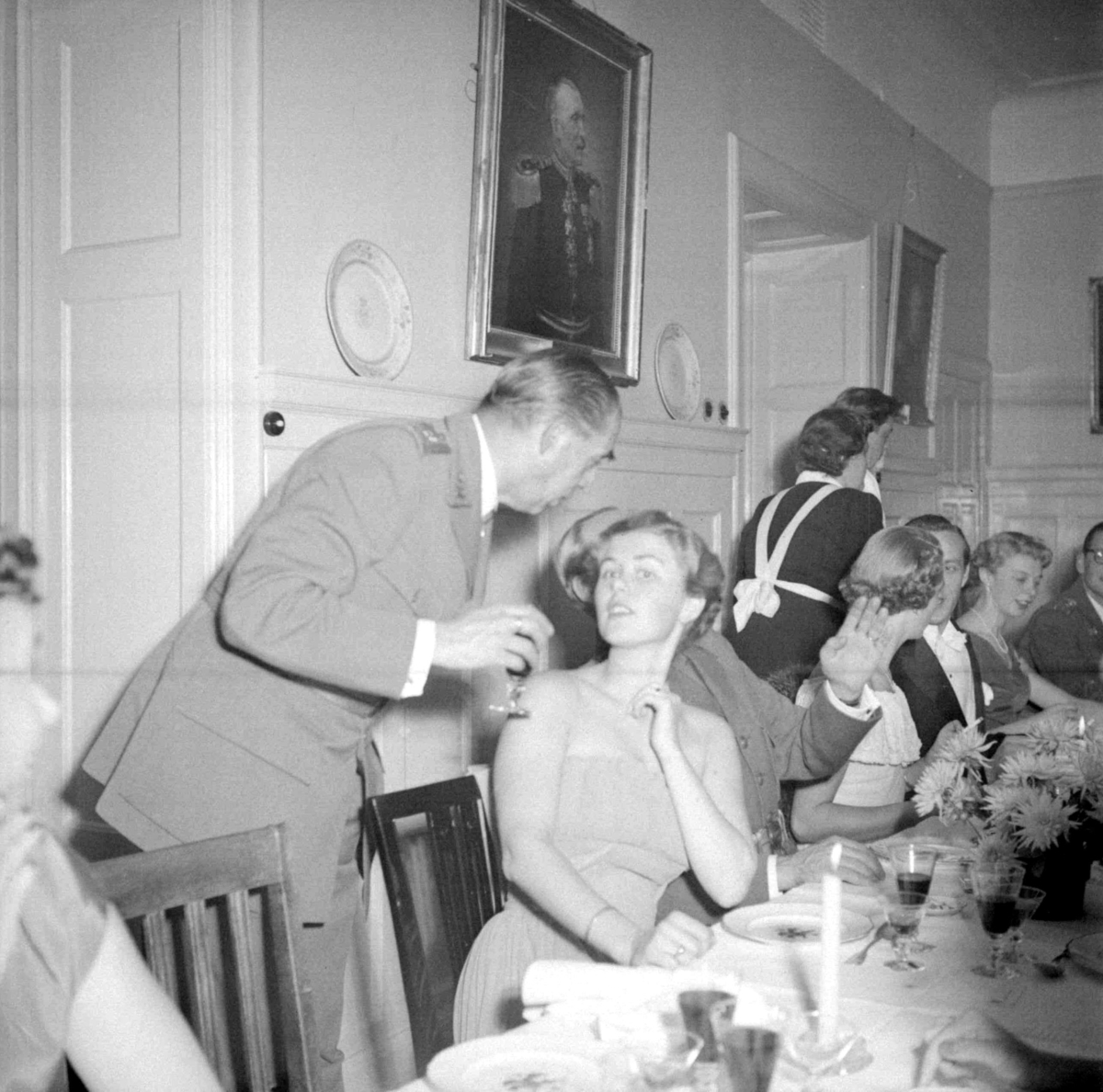 Årets höjdpunkt på mässen var den traditionstyngda Höstmiddagen med fruar.

Personer: Erik Cavalli, Lilian Geijer, Karl Erik Grind och Karin Grindlund.
Placering, se bild 2.