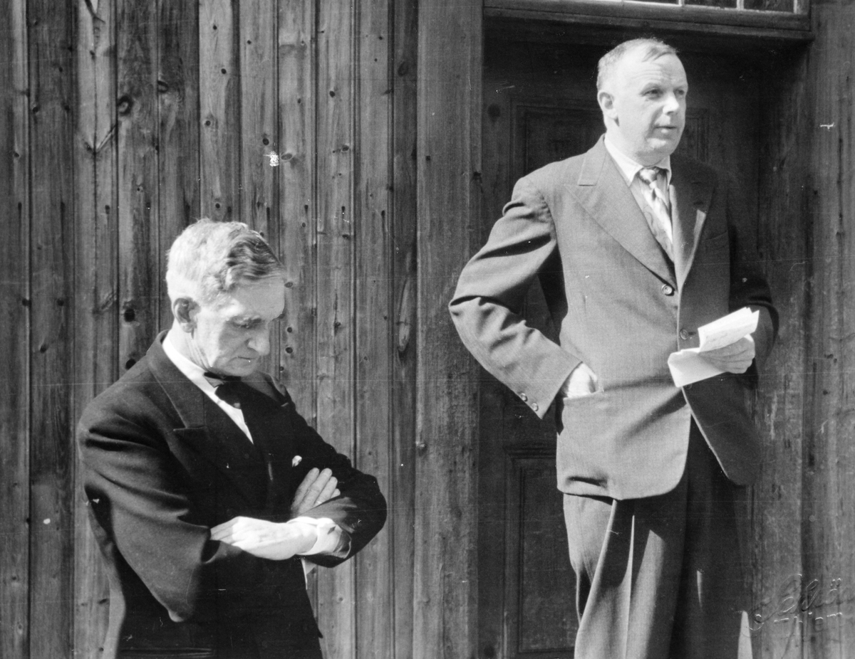 Johan Falkberget og Lars Aas ved 300-årsjubileet for Røros Kobberverk