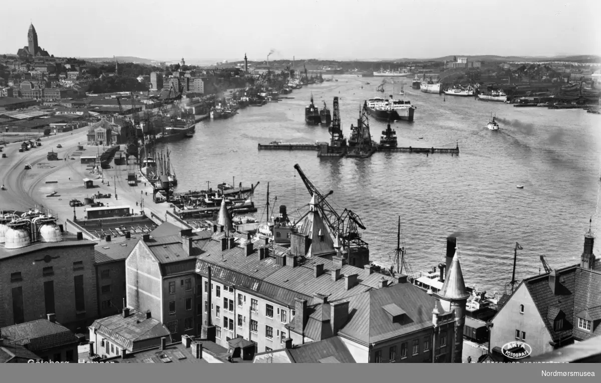 Postkort "Göteborg. Hamnen. A-B Göteborgs konstförlag". Fra Kaptein John Paulsens postkort og private bilder. Fra Nordmøre museums fotosamlinger.