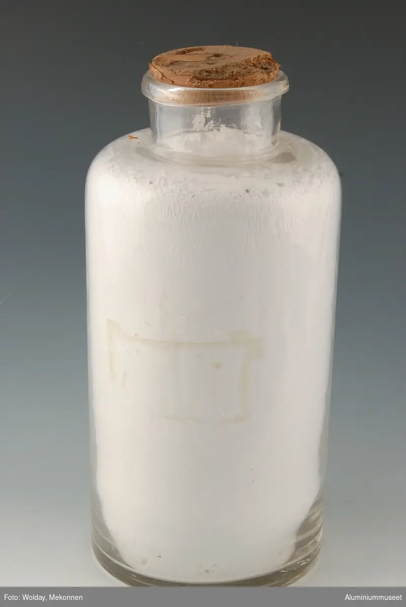 Glass med lokk og innhold.