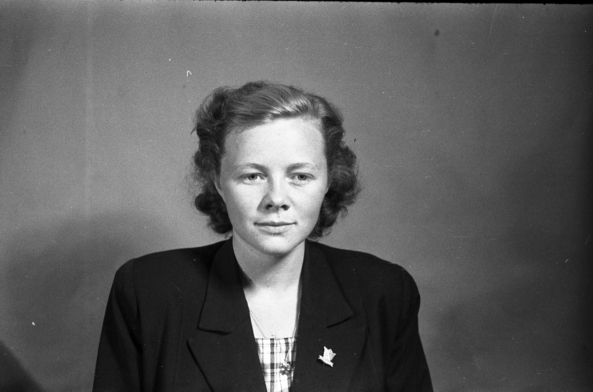 Kari Karsrud (g.Enger Kindlihagen) - Portrett.