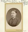 Porträtt av fröken Julia Holmström. Född i Kalmar 1848 inflyttade hon till Linköping 1865 för att tjänstgöra som lärare vid stadens flickskola. Hon levde kvar i Linköping som ogift till sin bortgång 1925.