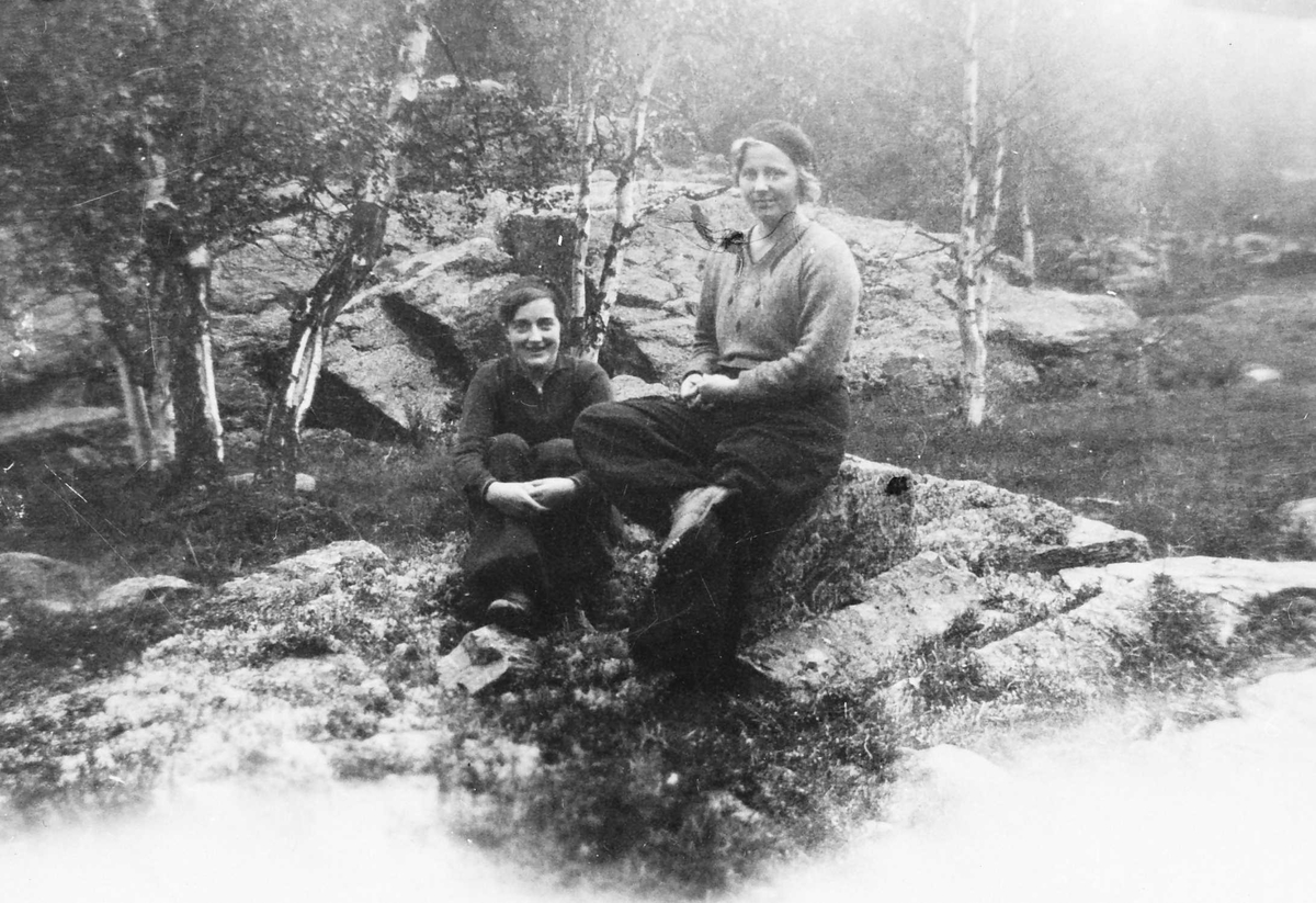 To kvinner i naturen. Jenny Garberg, Anna Bäckstrøm