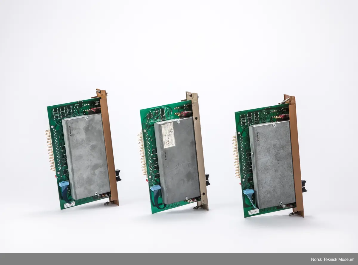 Reservedeler til Seemix kontrollbord: 8 stk I 3400 inngangsstriper, 3 stk R 3301 regulatorer, 1 hovedpanel og 1 plastbeskyttelse