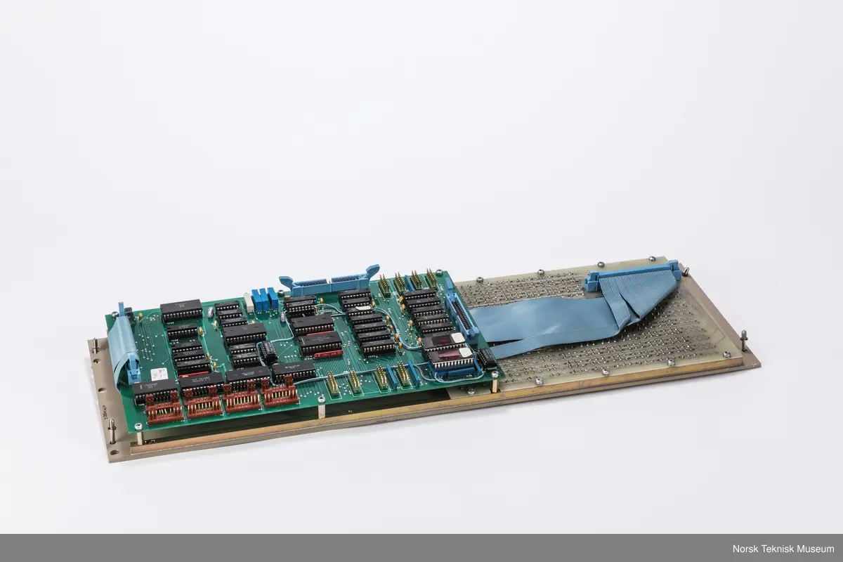 Reservedeler til Seemix kontrollbord: 8 stk I 3400 inngangsstriper, 3 stk R 3301 regulatorer, 1 hovedpanel og 1 plastbeskyttelse