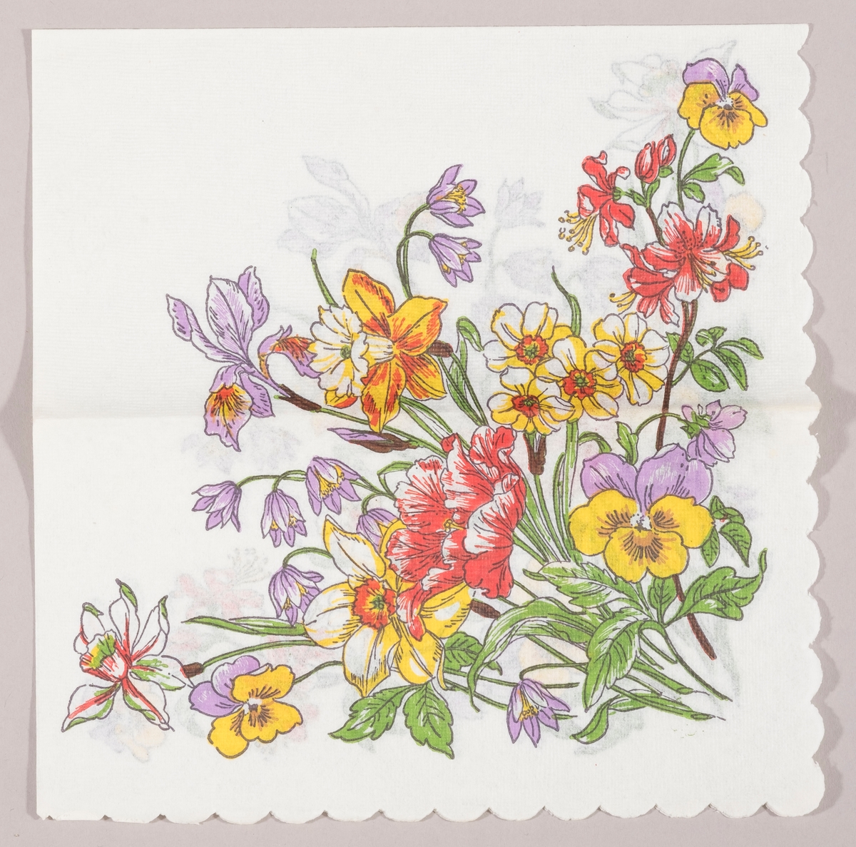 Forskjellige vårblomster bla. liljer, stemorblomst og tulipaner.