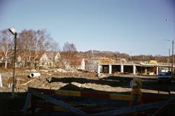 Vy från Broslättsgatan i Mölndal mot byggnationen av nya Möl