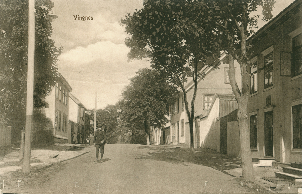Repro: Vingnesgt, bygninger, postkort. Vingnesgata 9 nærmest til høyre