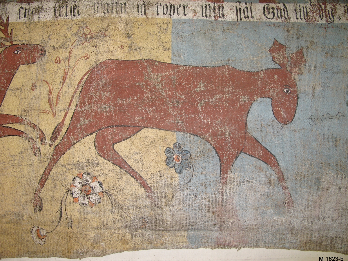 Bonadsmålning i tre delar enligt registerkortet, varav denna bl a föreställer Herodes mördar alla svenbarn, Grandet och bjälken, Christi inridande i Jerusalem. Målad 1828 av Sven Nilsson, Trane-Sven i Härnäs, Blekinge, i tempera - pigment, ägg och ev. mjöl (Nyström 2012:150-151) - på grövre tuskaftvävt linnetyg. Tyget är skarvad vertikalt av en mindre och en större del, med en gles grov söm emellan delarna.

Inskrivet i huvudkatalogen 1892-1900