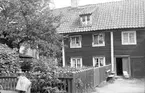 Dokumentation av Hunnebergsgatan 25 i Linköping. Året är 1929, Bilden visar det stora gårdshuset. Vy från sydväst.