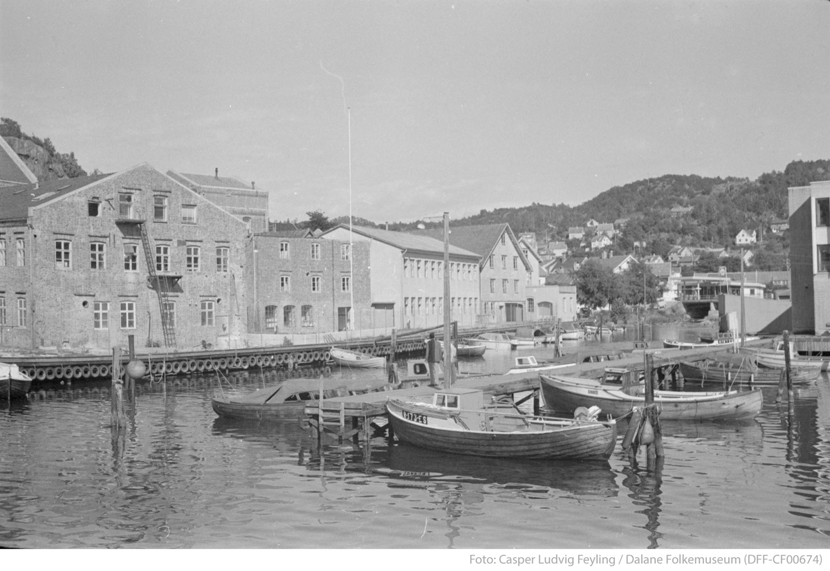 Lundeåna, småbåthavna i Lervika og Egersund Fayancefabrik