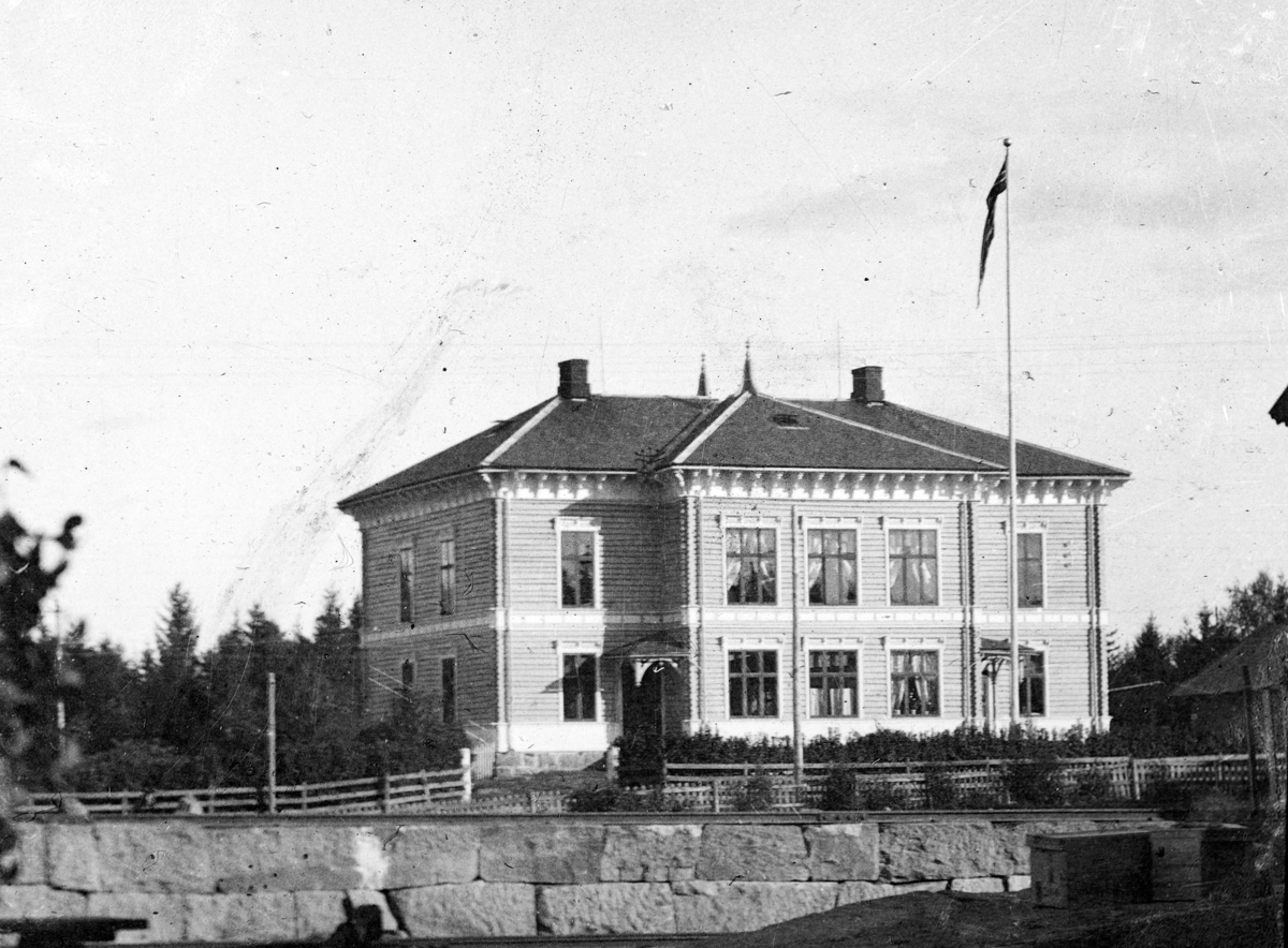 Tingberg med flagg.