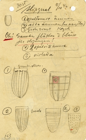 Blyertsteckning på papper.
Original.
Skissförslag till olika mönster i slipgraal.
"Obs! Granska fläckar o blåsor före slipningen! ".

Inskrivet i huvudbok 2010.
Montering/Ram: Ej monterad