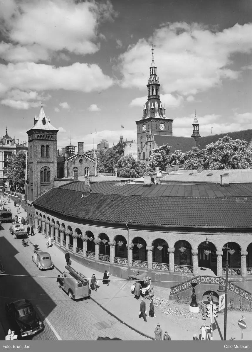 gateløp, biler, mennesker, gateliv, basarer, Brannvakten, Vår Frelsers kirke
