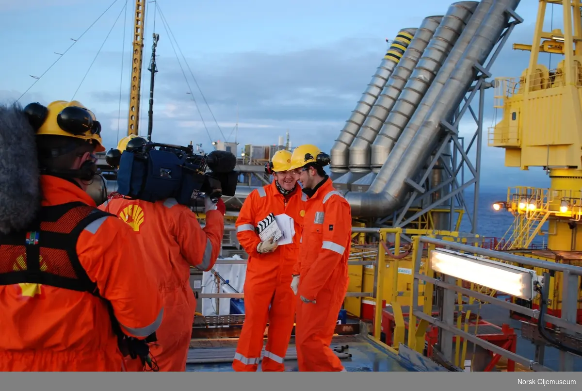 Discovery er på Draugen for å gjøre opptak til en dokumentar om plattformen.