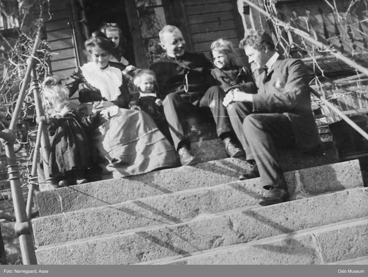 trapp, gruppe, menn, kvinne, jenter, gutter
