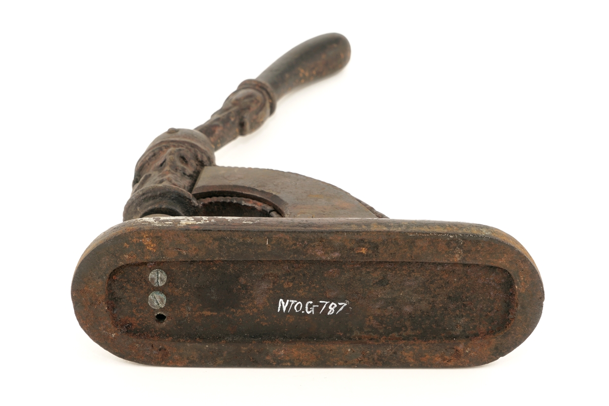 Stempelpresse av metall.