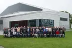 Gruppbild av ubåtsbesättning som tjänstegjort på Hajen, Sjöormen. Fotograferad framför ubåtshallen, Marinmuseum.
Stående från vänster: Lars Göran Forss, Lars Wallgren, Björn Olander, Lars Hnasson, Lars Neij, Bengt-Göran Livell, okänd, Bosse Brotén, Bengt-Göran Crona, Erik Karlsson, Erik Kogg, Per Siebing, Johan de Limoné, Mats Hansson, Lars Sager, Anders Bergquist, Olle Hjort, Stefan Swedlund, Thomas Blissin, Roland Bhenke, Anita Holmgren, Imre Feuer, Magnus Mouvin, Håkan Blom, Bo Westerholm, Jan-Åke Samuelsson, Peter Lodhag, Bo Eric Hjort, Jörgen Larsson, Leif Strand, Jan Stadig, Bosse Lindbladh, Bengt Jerlemark, okänd, Anders Nordström, Olle Johansson, okänd,Anders Wendt, Rolf Winborn, Peter Wrahme.
Sittande från vänster: Ronny Sydebrant, Göran Johansson, Jarl Charpentier, Ulf Stadig, Yngve Gottlov, Marianne Nordin, Hans Johnsson, Björn Hamilton, Anders Hägerstedt, Bertil Svedlund, Peter Ehrlow, Lars Jeppsson, Leif Carlsson, Christer Cerwallius, okänd, Gert Olsson, Bo Nilsson, Henrik Harding, Åke Dahlgren, Anders Baard.