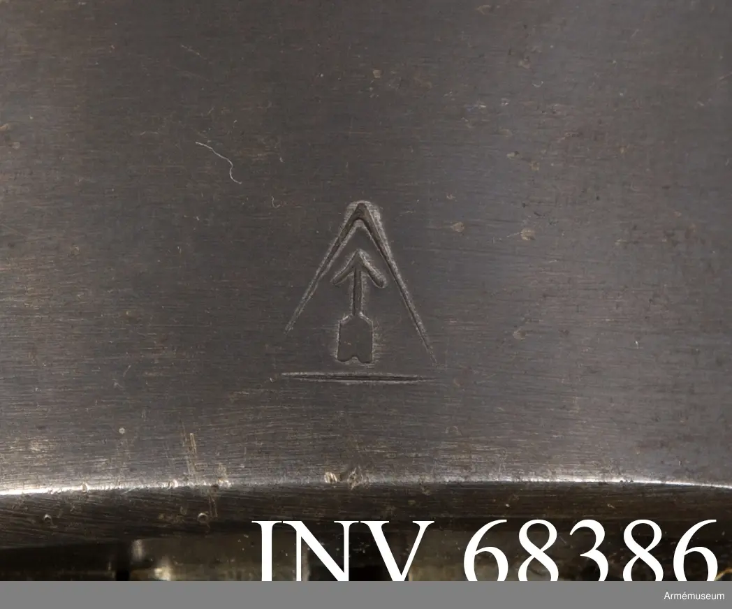 Halvautomatiskt gevär med samhörande rem och magasin för 15 skott. Bajonett saknas.
Avtomaticheskaja Vintovka Simonova - AVS-36

Kapacitet: 800 skott/minut, i praktiken 25-40 skott per minut
Mynningshastighet: 840 m/s
Skottvidd: 600 m