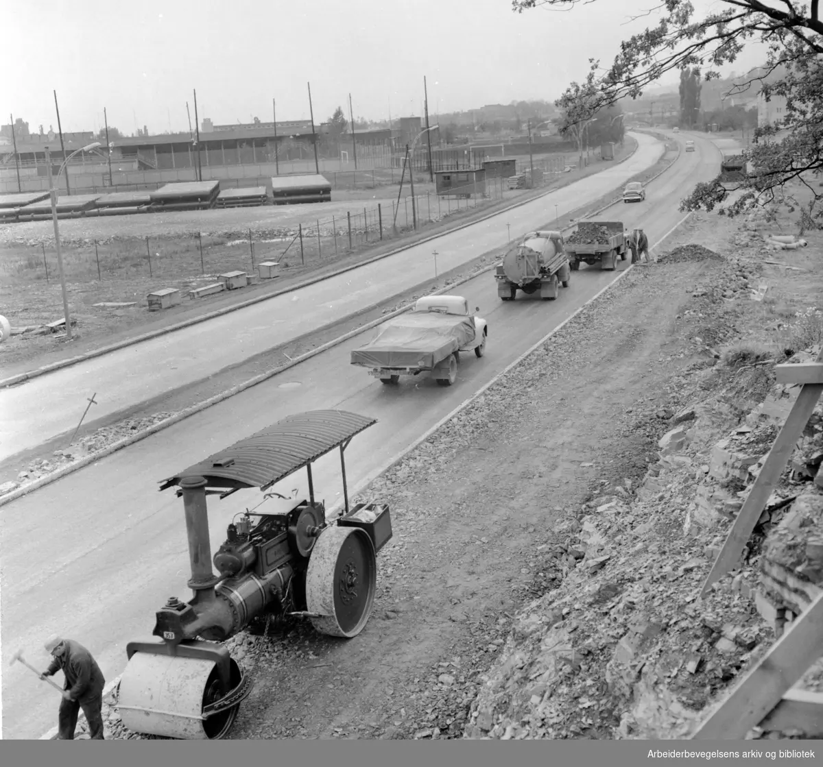 Ringvei. Ringveien åpnet ved Ullevål. Oktober 1960