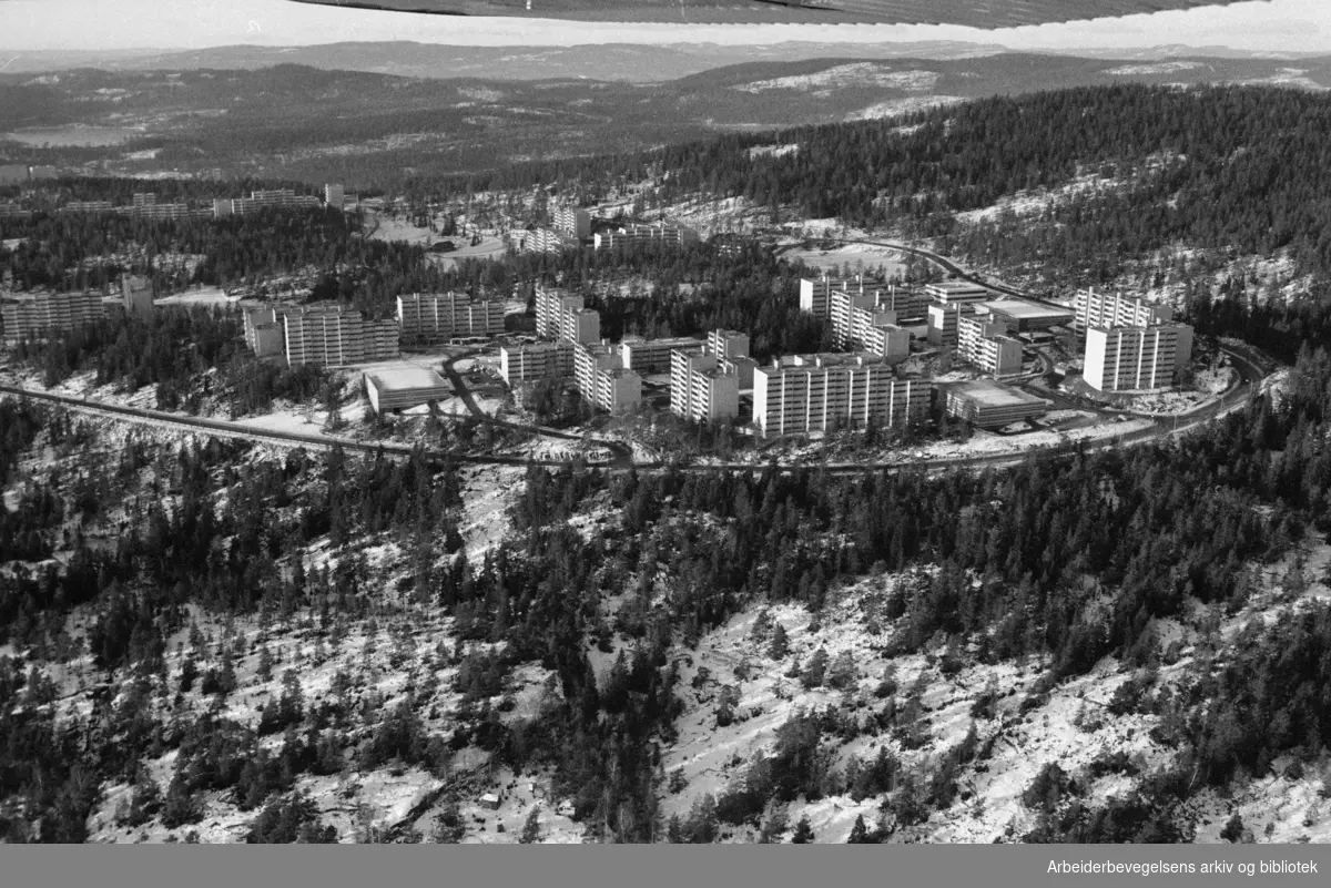 Romsås. Flyfoto over Romsås. Januar 1976