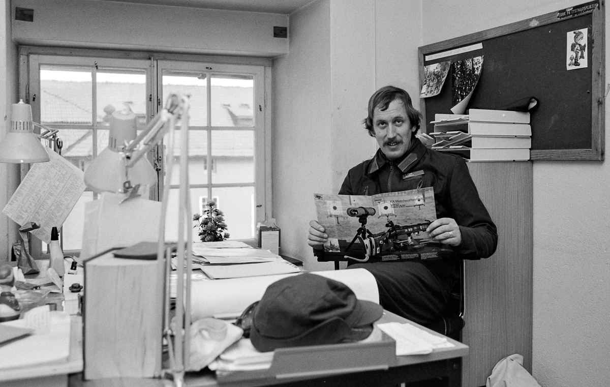 Pionjärplutonchefen 4. komp och storskytten Bernt "Putte" Sandell. Två bilder.