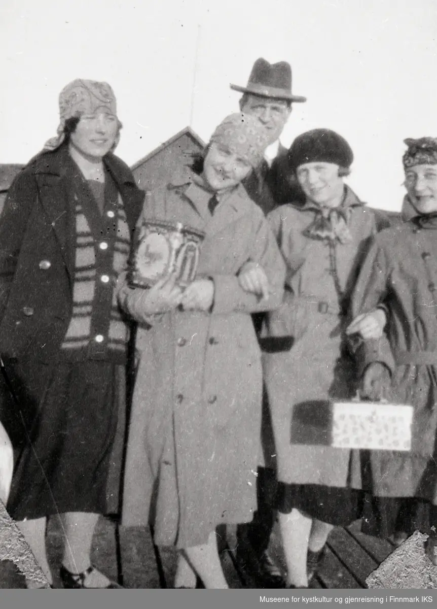 Kjelvik. Samling på kaia før avreise til St. Hanstur. Juni 1926.