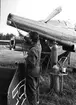 F6 Karlsborg 1954. Skrotning av flygplan 21339 Röd H. Albumet är en del av en donation från Karl-Axel Hansson, Karlsborg. Förteckning över hela donationen finns i albumet samt som Word-dokument.