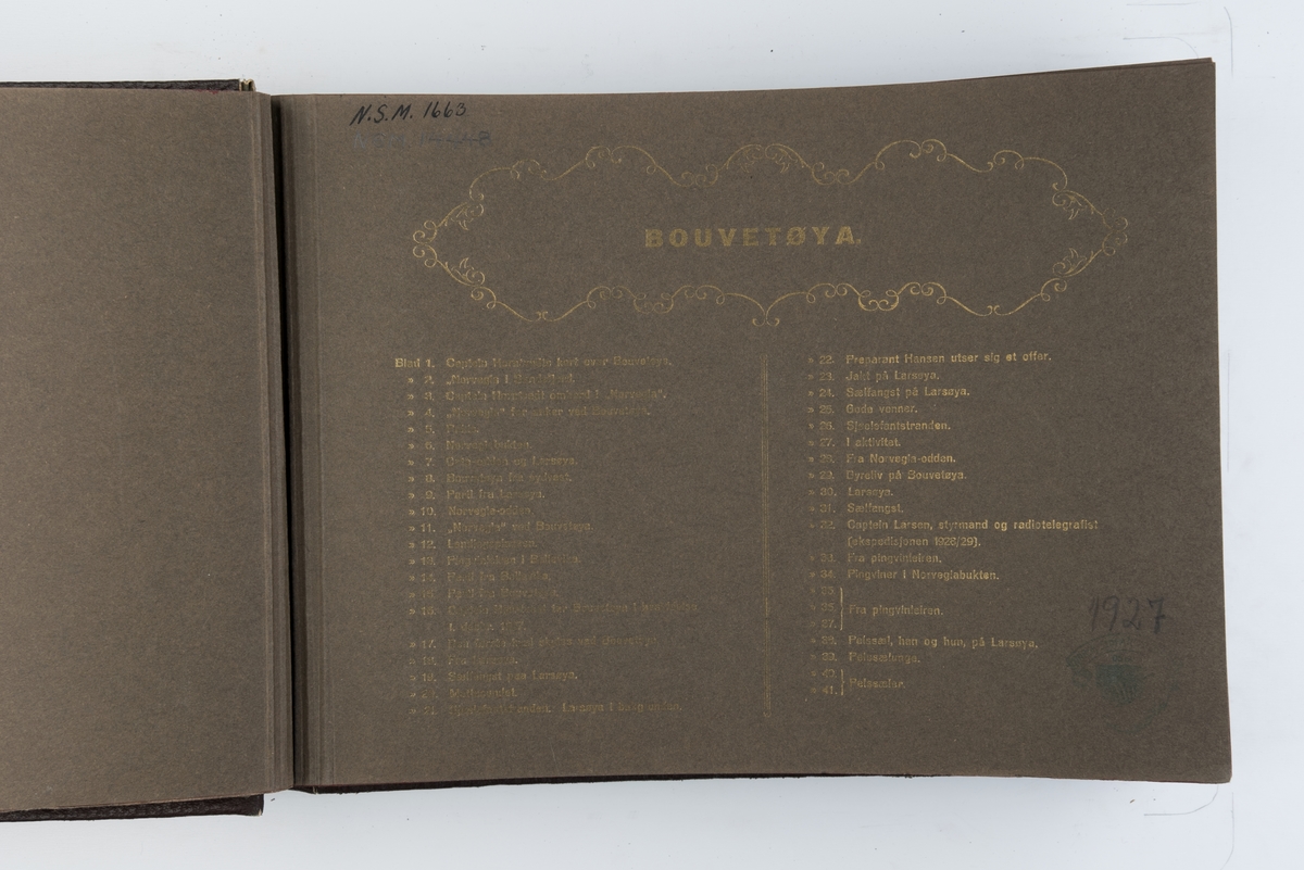 Fotoalbum med 40 fotografier og ett kart fra Norvegiaekspedisjonen til Bouvetøya 1927-1931.