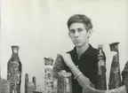 Keramikern Bengt Berglund inför sin debututställning på varuhuset PUB 1963.
Personer: Bengt Berglund