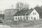 Exteriör. Tvättstugan vid Bagarns träsk, Gustavsberg. Riven i samband med byggnationen av Runda huset/kommunalhuset 1953 strax intill.