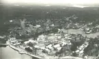 Exteriör. Flygfoto över Gustavsbergs fabriksområde med omnejd. Sannolikt från 200 m höjd.