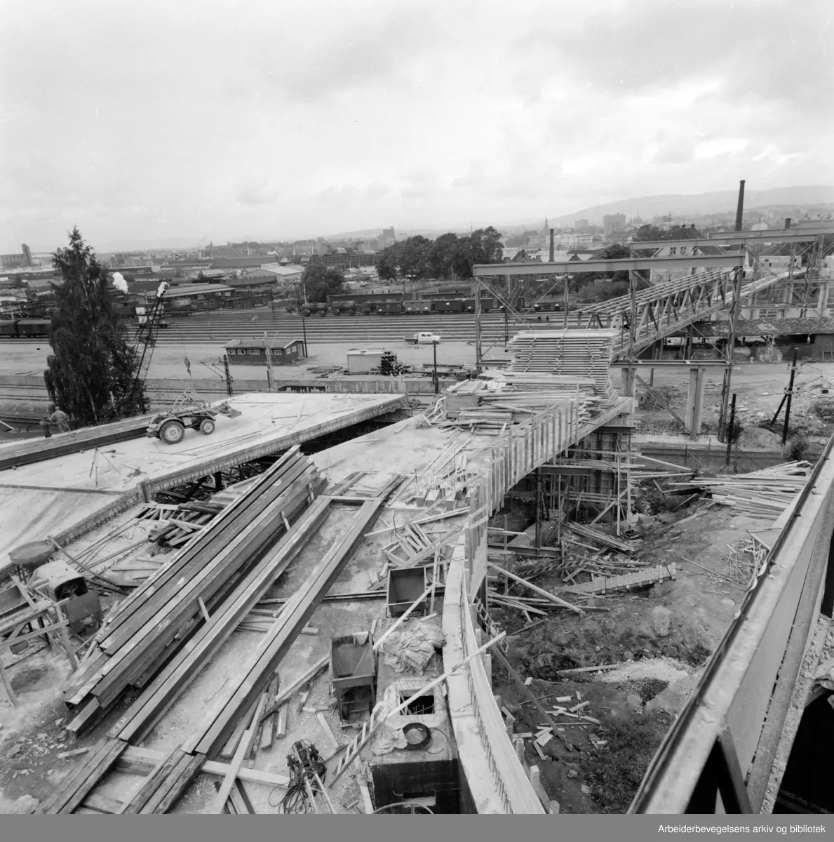 Loengbrua. Ny bru over Loenga under arbeid. Juli 1961