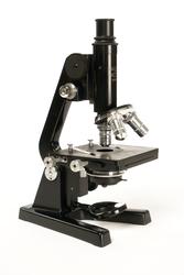 mikroskop i transportkasse