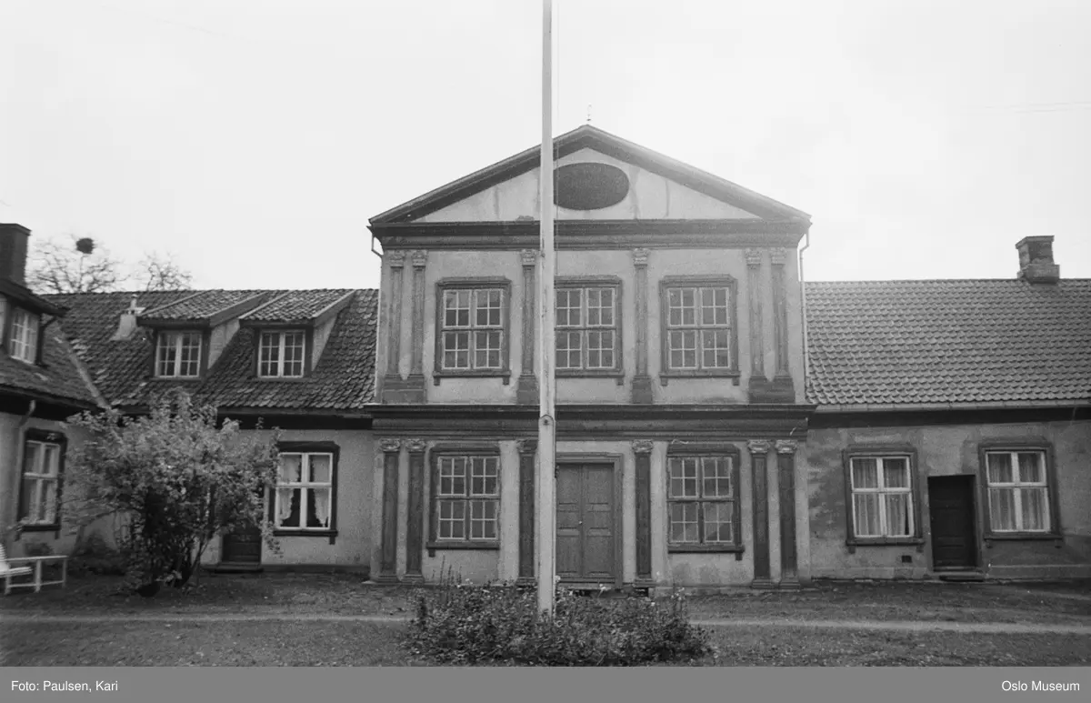 Prins Christian Augusts Minde, gårdsplass, flaggstang